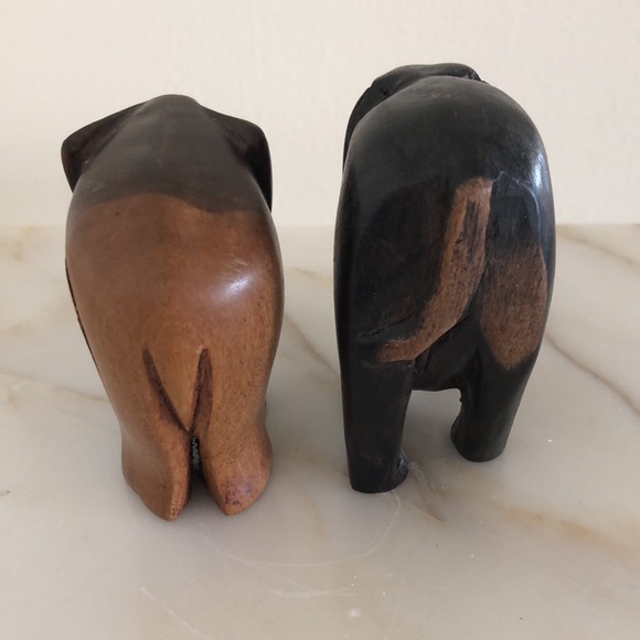Two Vintage Hand-carved Wood Elephants from Ghana - Picture 3 of 10